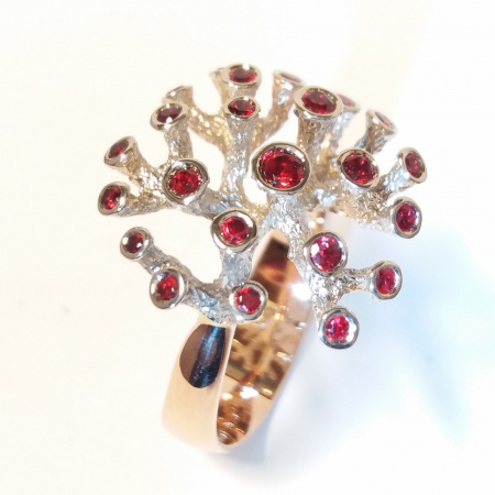 DESIGNER GOLD RING WITH BEST QUALITY SPINEL